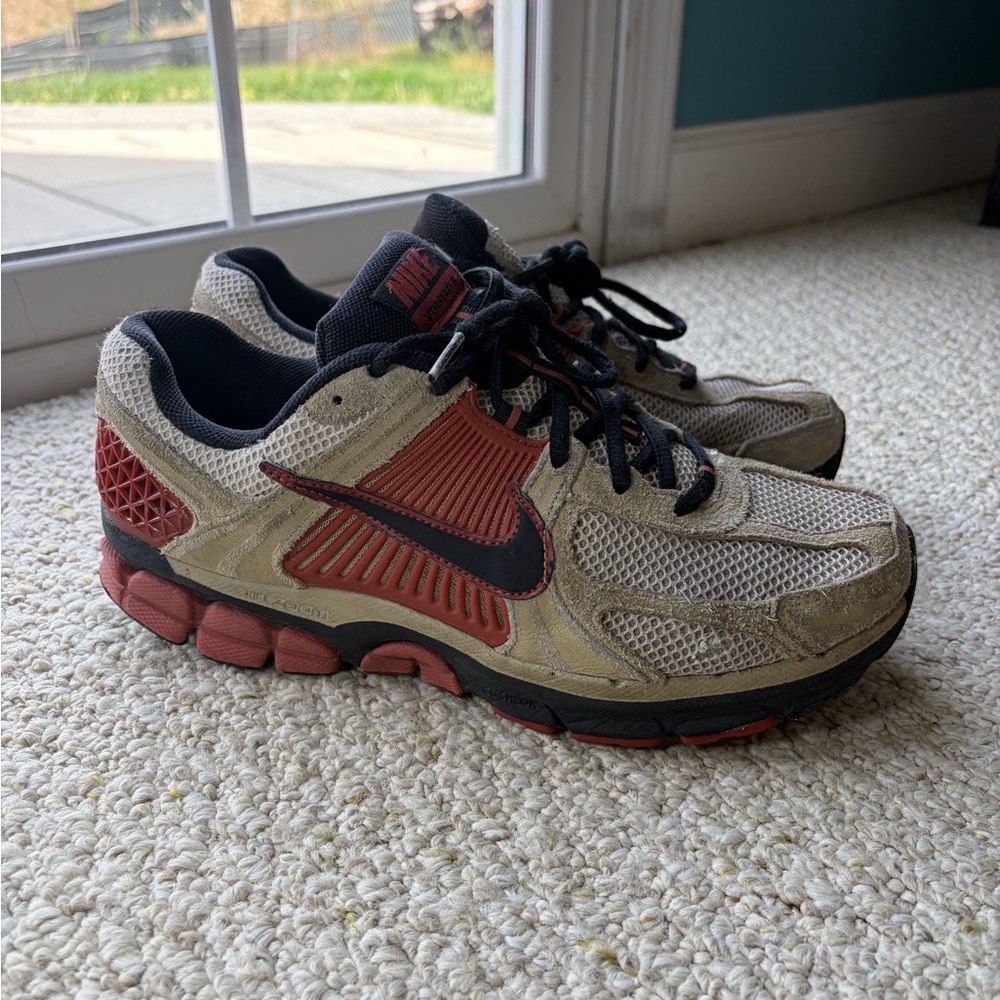 Zoom Vomero 5 Sneakers in Desert Khaki, Black, Size 9. HF1553-201